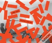 Capa do artigo Lynne Cohen: Occupied Territory
