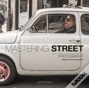 Capa do artigo Mastering Street Photography