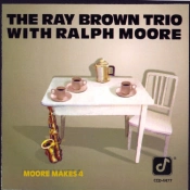 Capa do artigo Moore Makes 4 - CD