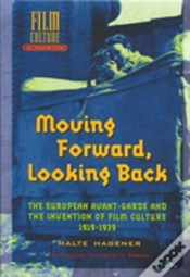 Capa do artigo Moving Forward, Looking Back