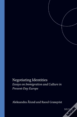 Capa do artigo Negotiating Identities
