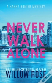 Capa do artigo Never Walk Alone