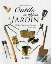 Outils Et Objets De Jardin