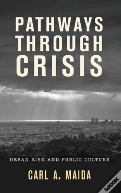 Capa do artigo Pathways Through Crisis