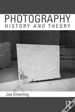 Capa do artigo Photography: History And Theory