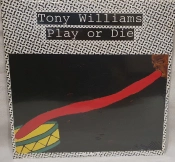 Capa do artigo Play Or Die - Vinil