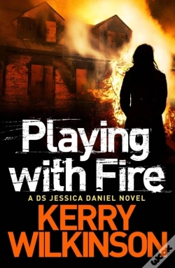Capa do artigo Playing With Fire