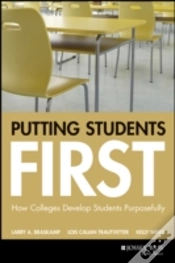 Capa do artigo Putting Students First