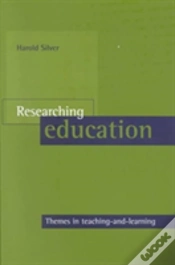 Capa do artigo Researching Education