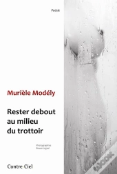 Rester Debout Au Milieu Du Trottoir