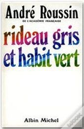 Rideau Gris Et Habit Vert