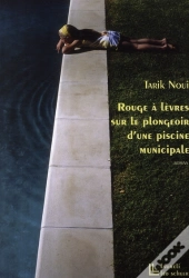 Rouge À Lèvres Sur Le Plongeoir D'Une Piscine Municipale
