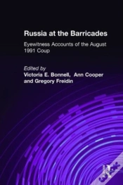 Capa do artigo Russia At The Barricades