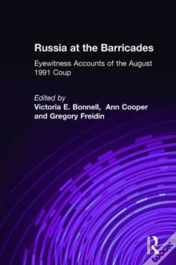 Capa do artigo Russia At The Barricades