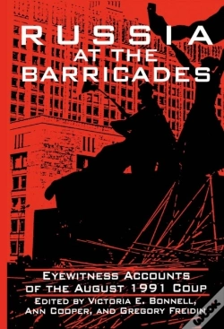 Capa do artigo Russia At The Barricades