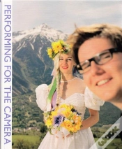 Capa do artigo Simon Baker and Fiontan Performing for the Camera
