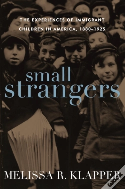 Capa do artigo Small Strangers