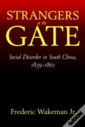 Capa do artigo Strangers At The Gate