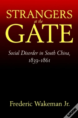 Capa do artigo Strangers At The Gate