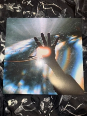 Capa do artigo The Sky, The Earth & All Between - Vinil