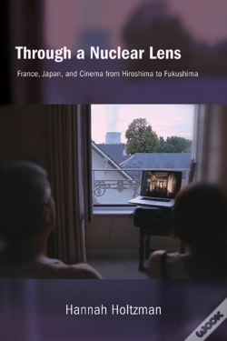 Capa do artigo Through A Nuclear Lens