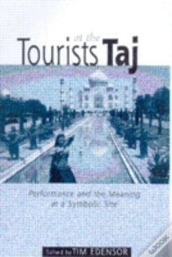 Capa do artigo Tourists At The Taj