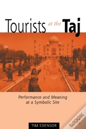 Capa do artigo Tourists At The Taj