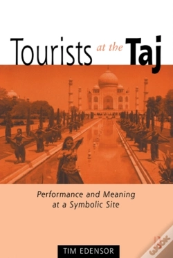 Capa do artigo Tourists At The Taj