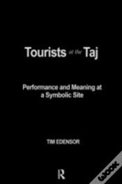 Capa do artigo Tourists At The Taj