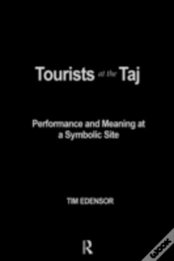 Capa do artigo Tourists At The Taj