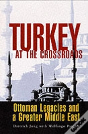 Capa do artigo Turkey At The Crossroads