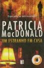 Um Estranho em Casa - Preview