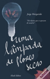 Uma Lâmpada de Flores Secas