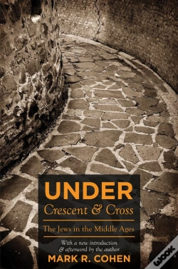 Capa do artigo Under Crescent And Cross