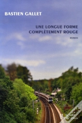 Une Longue Forme Complètement Rouge