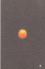 Une Orange Roulant Sur Le Sol D'Un Parking - Preview