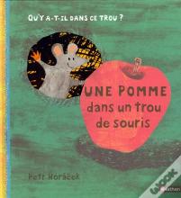 Une Pomme Dans Un Trou De Souris