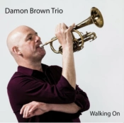 Capa do artigo Walking On - CD