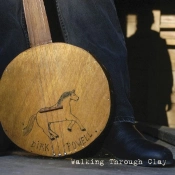 Capa do artigo Walking Through Clay - CD