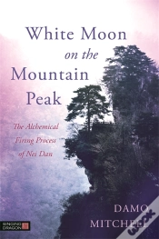 Capa do artigo White Moon On The Mountain Peak